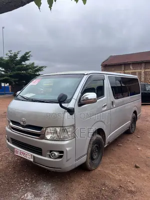Toyota HiAce 2010 Silver