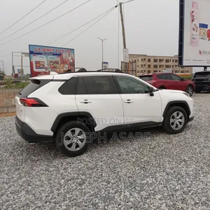 Toyota RAV4 2020 White