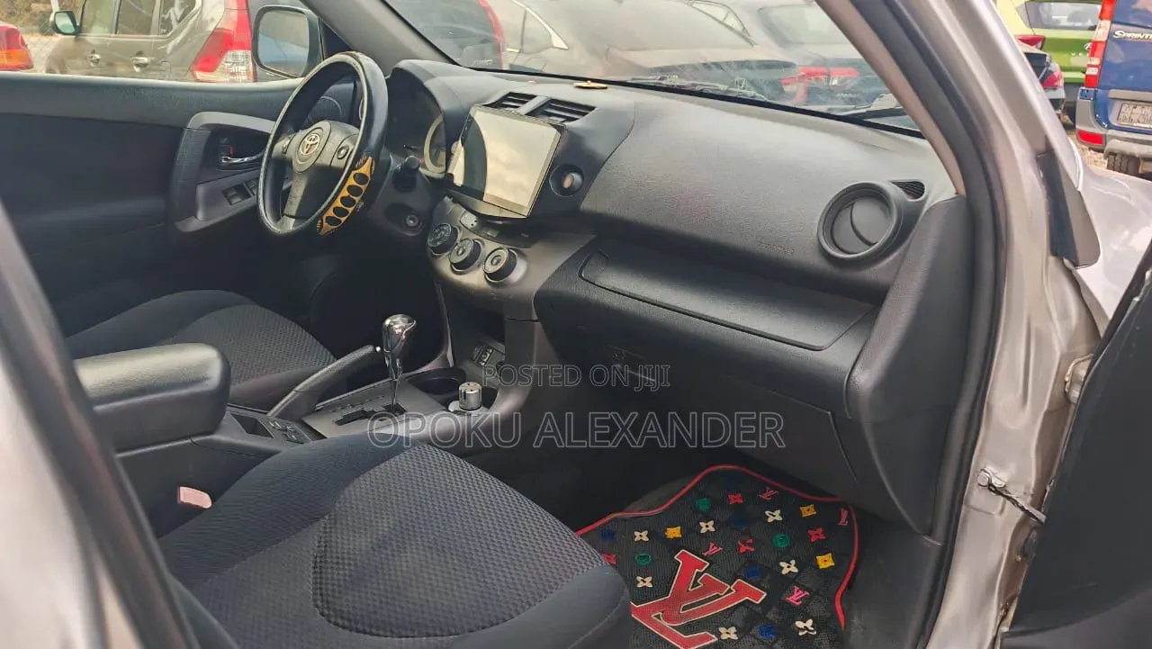 Toyota RAV4 2012 Silver