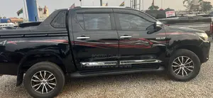 Toyota Hilux 2017 Black
