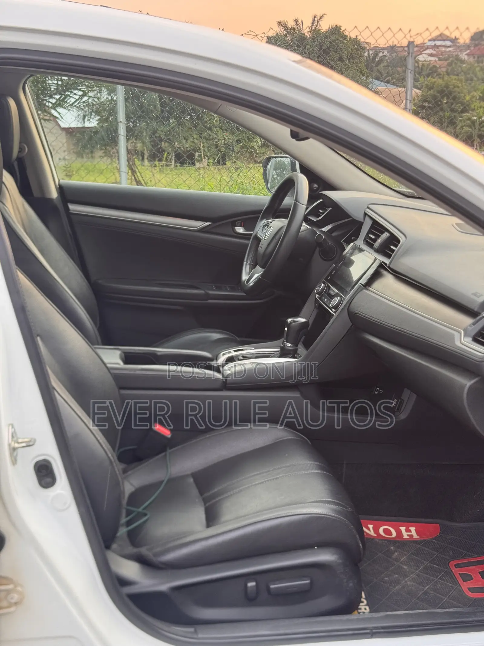 Honda Civic Touring 4dr Sedan (1.5L 4cyl) 2016 White