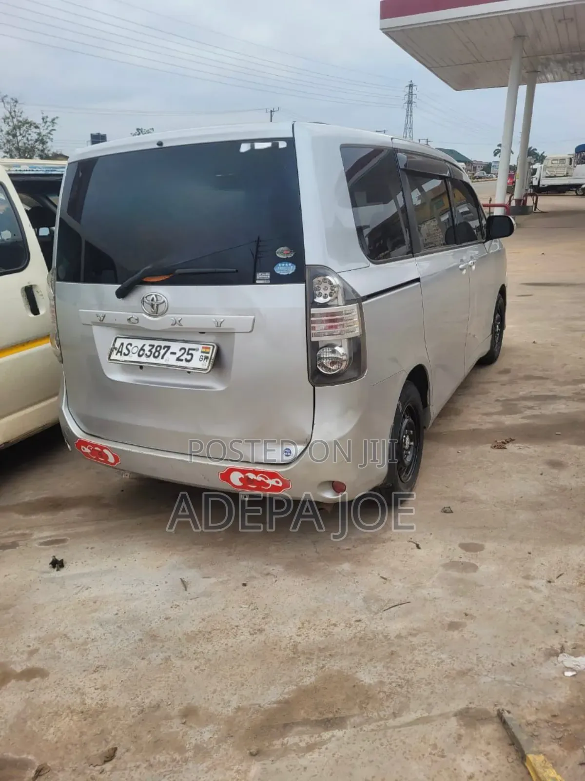 Toyota Voxy 2012 Silver
