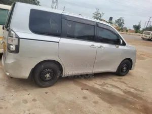 Toyota Voxy 2012 Silver