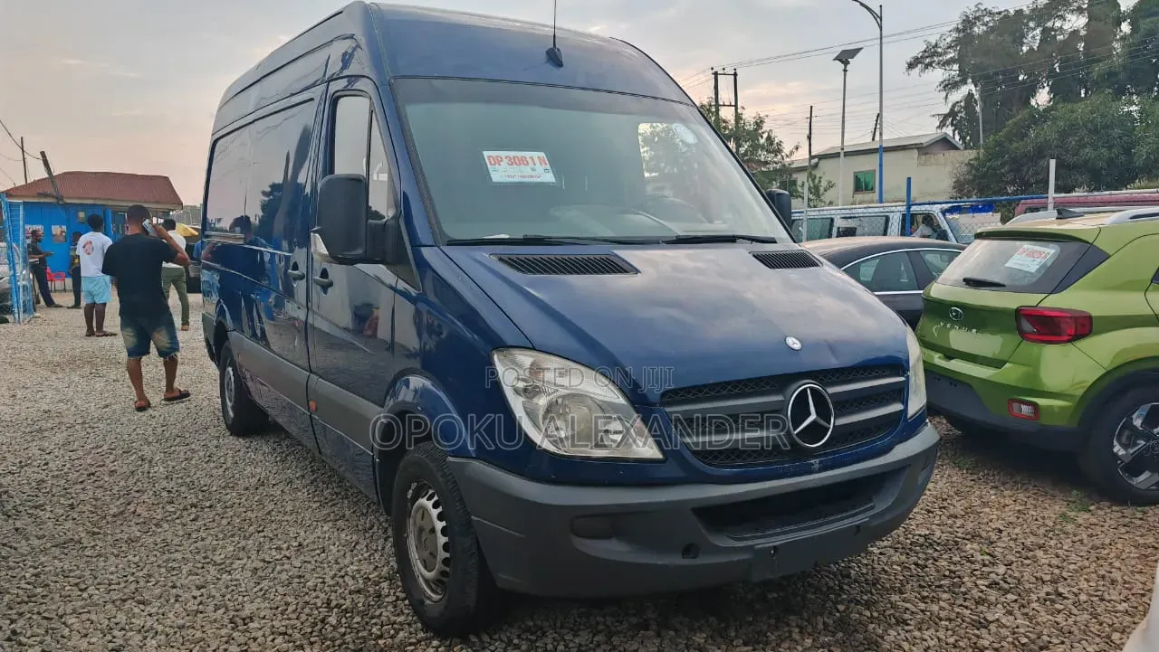Mercedes-Benz 1117 2011 Blue