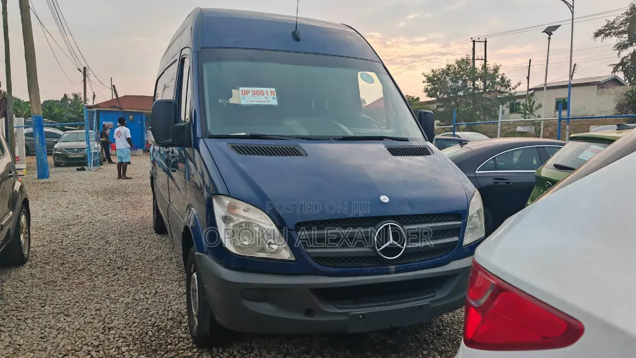 Mercedes-Benz 1117 2011 Blue