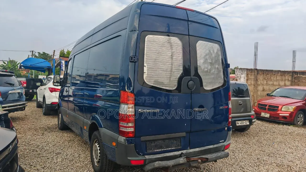 Mercedes-Benz 1117 2011 Blue