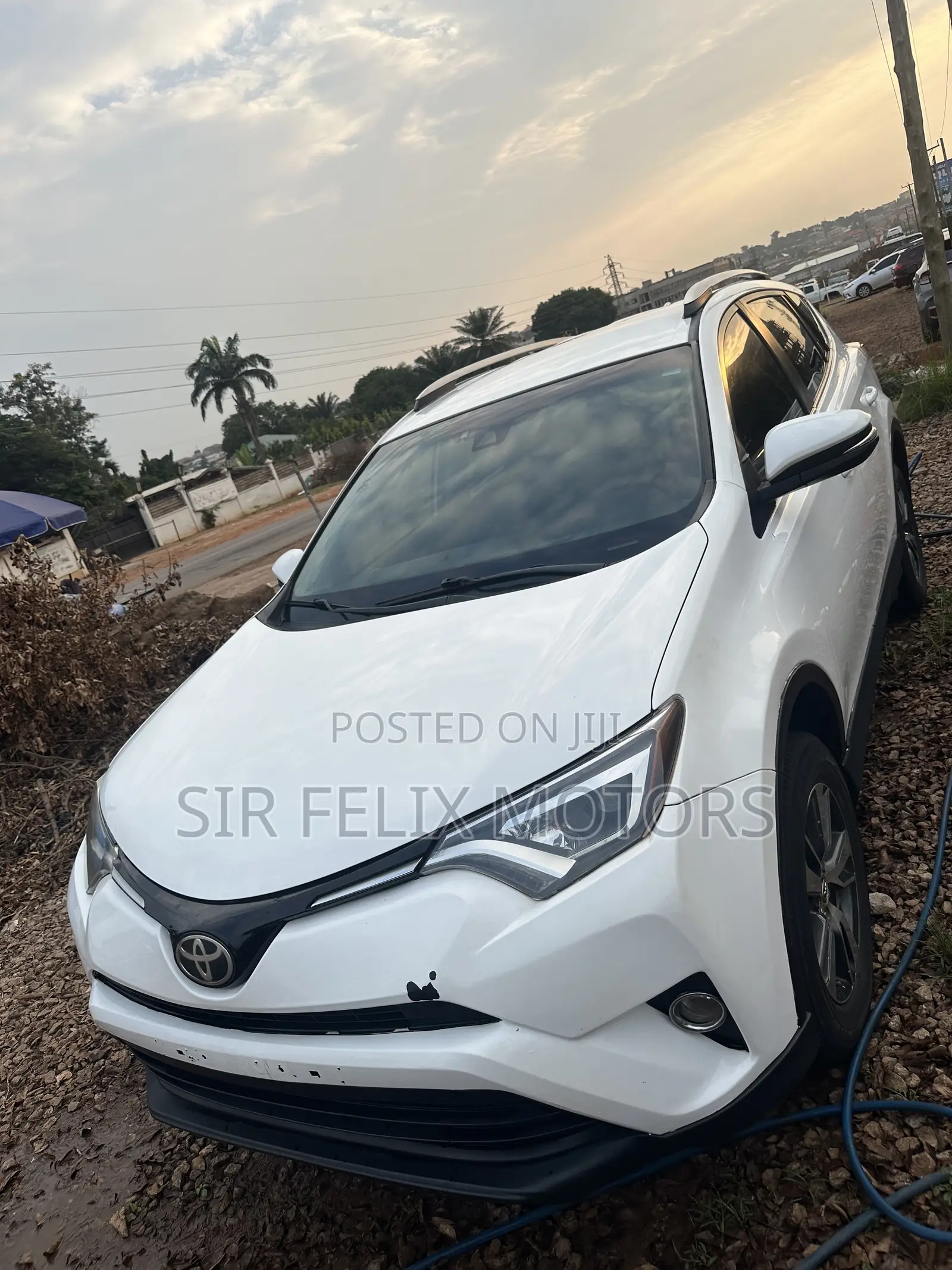 Toyota RAV4 LE 4dr SUV (2.5L 4cyl 6A) 2018 White