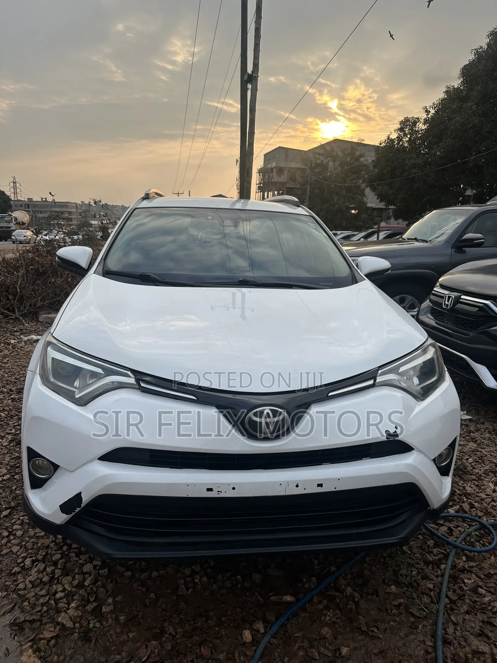 Toyota RAV4 LE 4dr SUV (2.5L 4cyl 6A) 2018 White