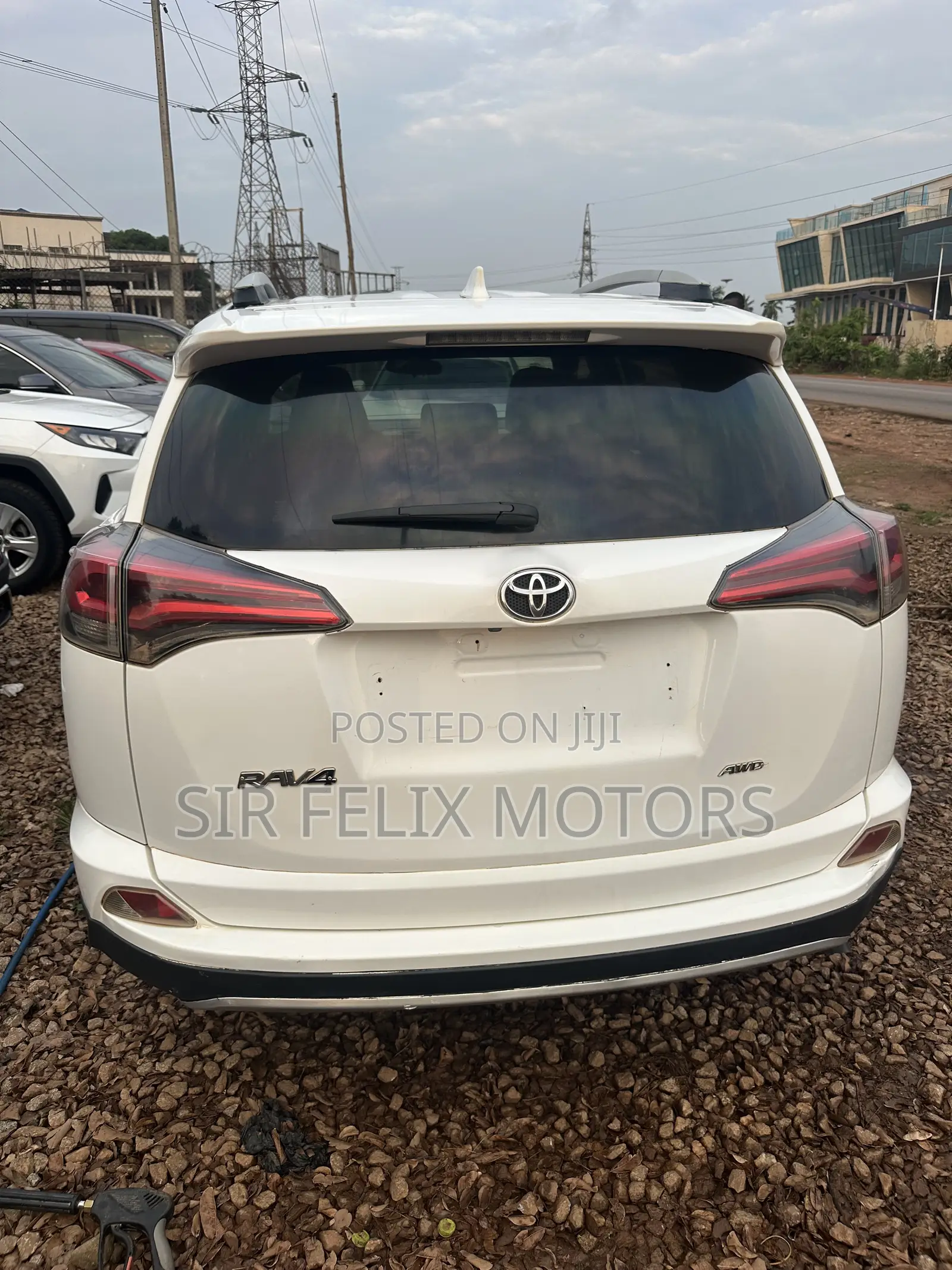 Toyota RAV4 LE 4dr SUV (2.5L 4cyl 6A) 2018 White
