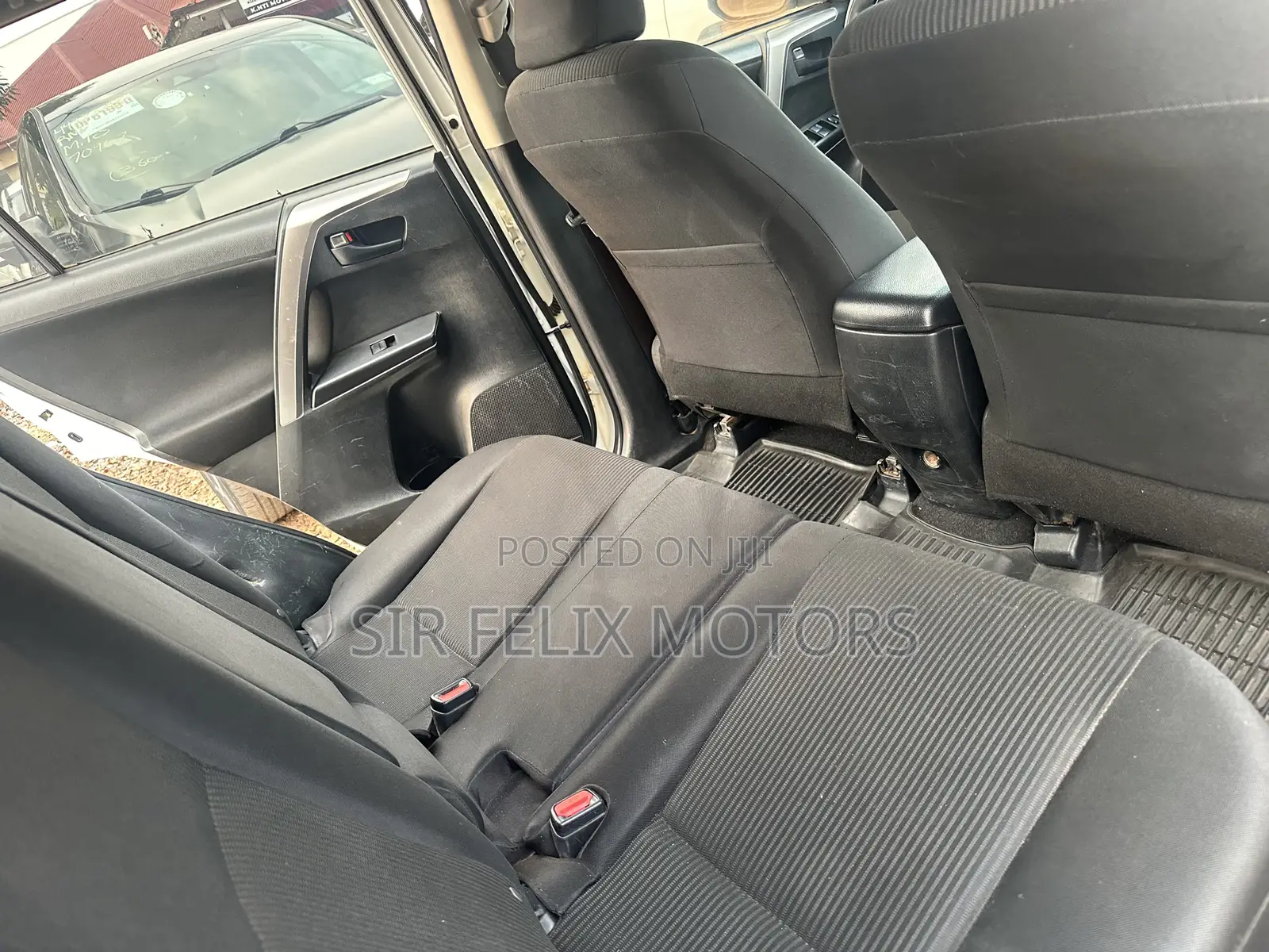 Toyota RAV4 LE 4dr SUV (2.5L 4cyl 6A) 2018 White