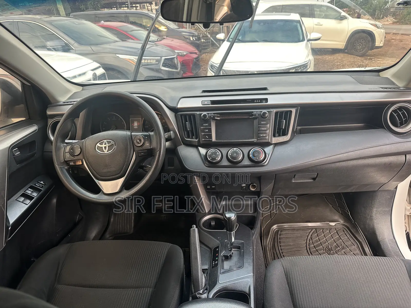 Toyota RAV4 LE 4dr SUV (2.5L 4cyl 6A) 2018 White