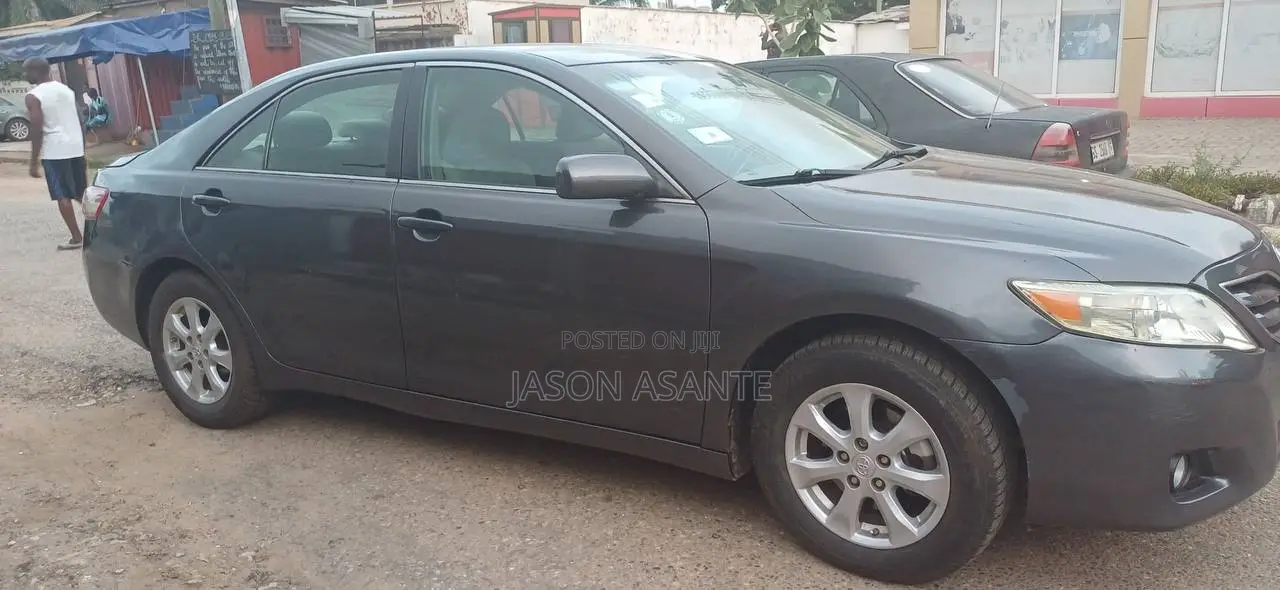 Toyota Camry LE 4dr Sedan (2.5L 4cyl 6A) 2011 Gray