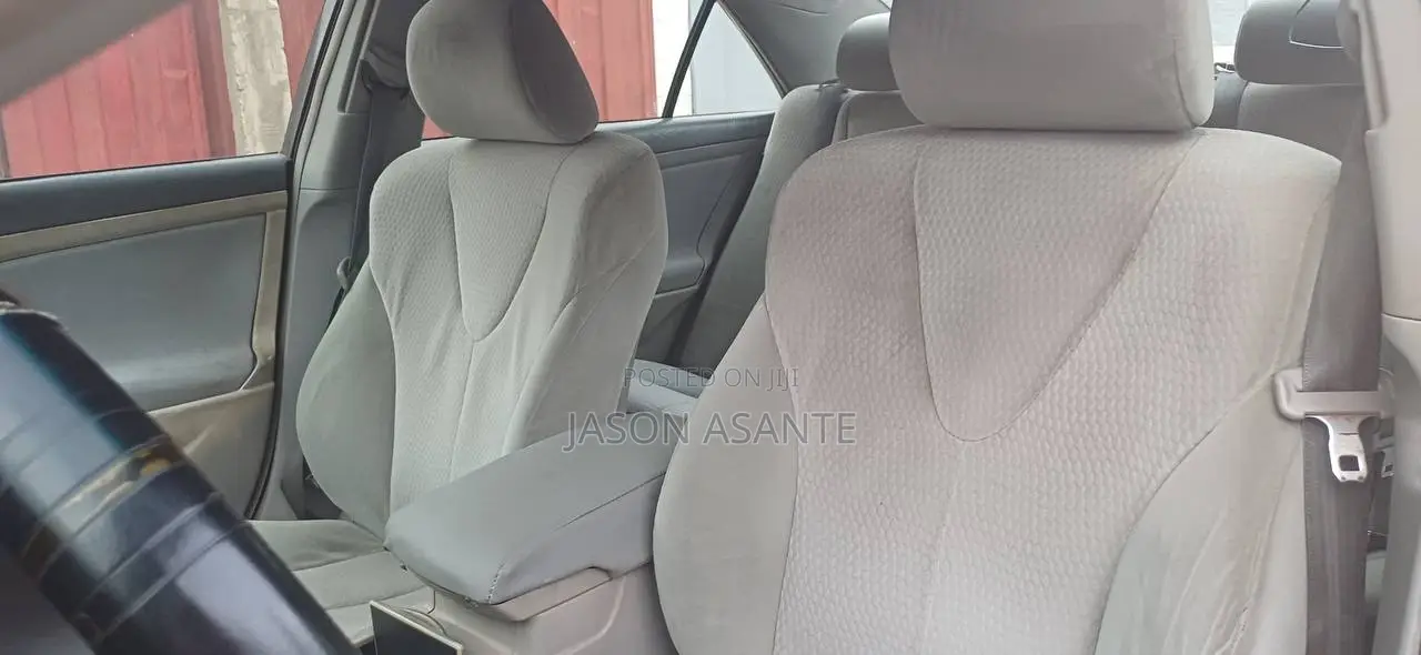 Toyota Camry LE 4dr Sedan (2.5L 4cyl 6A) 2011 Gray