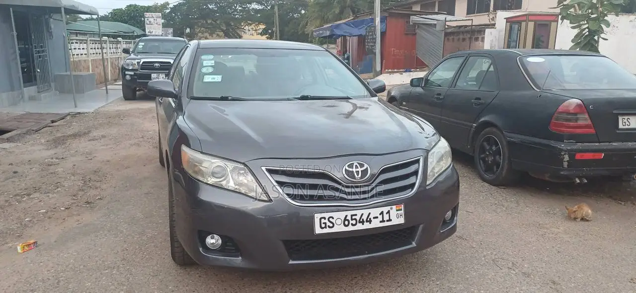Toyota Camry LE 4dr Sedan (2.5L 4cyl 6A) 2011 Gray