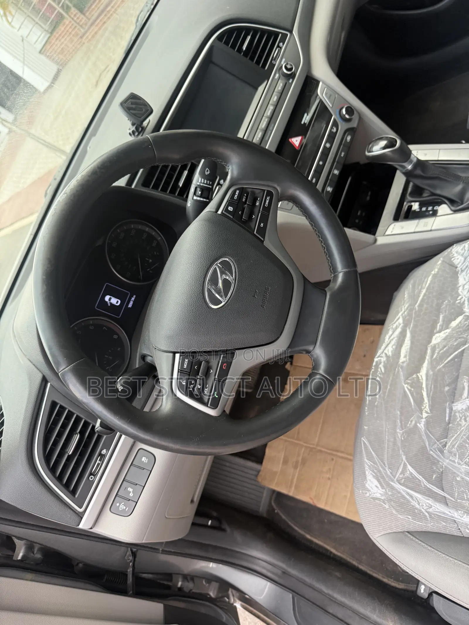 Hyundai Elantra SE Sedan FWD (2.0L 4cyl 6M) 2017 Gray