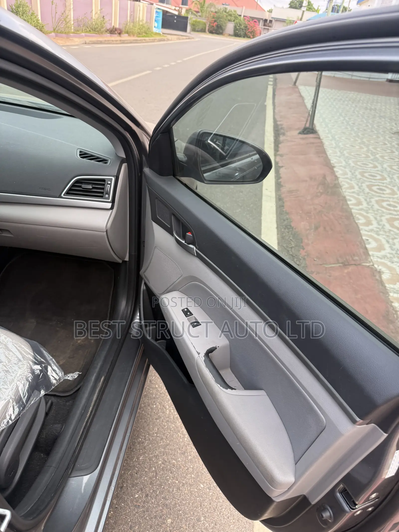 Hyundai Elantra SE Sedan FWD (2.0L 4cyl 6M) 2017 Gray