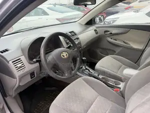 Toyota Corolla 2010 Silver