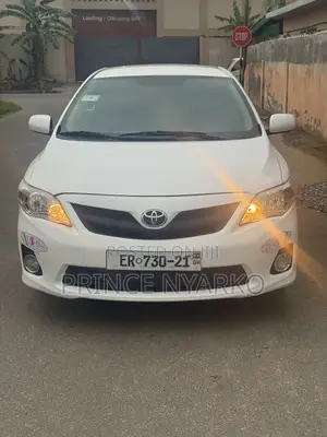 Toyota Corolla LE 4dr Sedan (1.8L 4cyl 4A) 2013 White