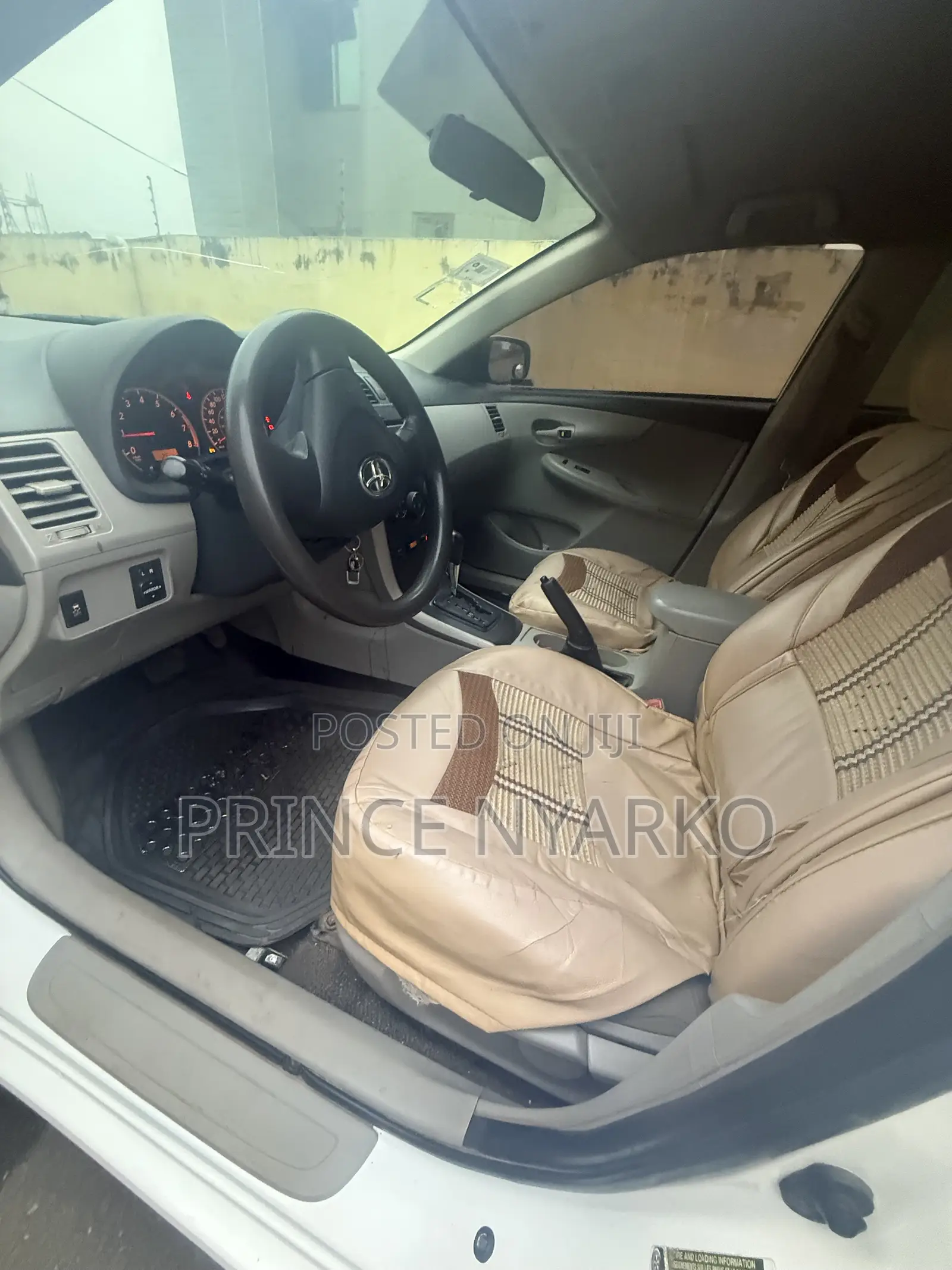 Toyota Corolla LE 4dr Sedan (1.8L 4cyl 4A) 2013 White