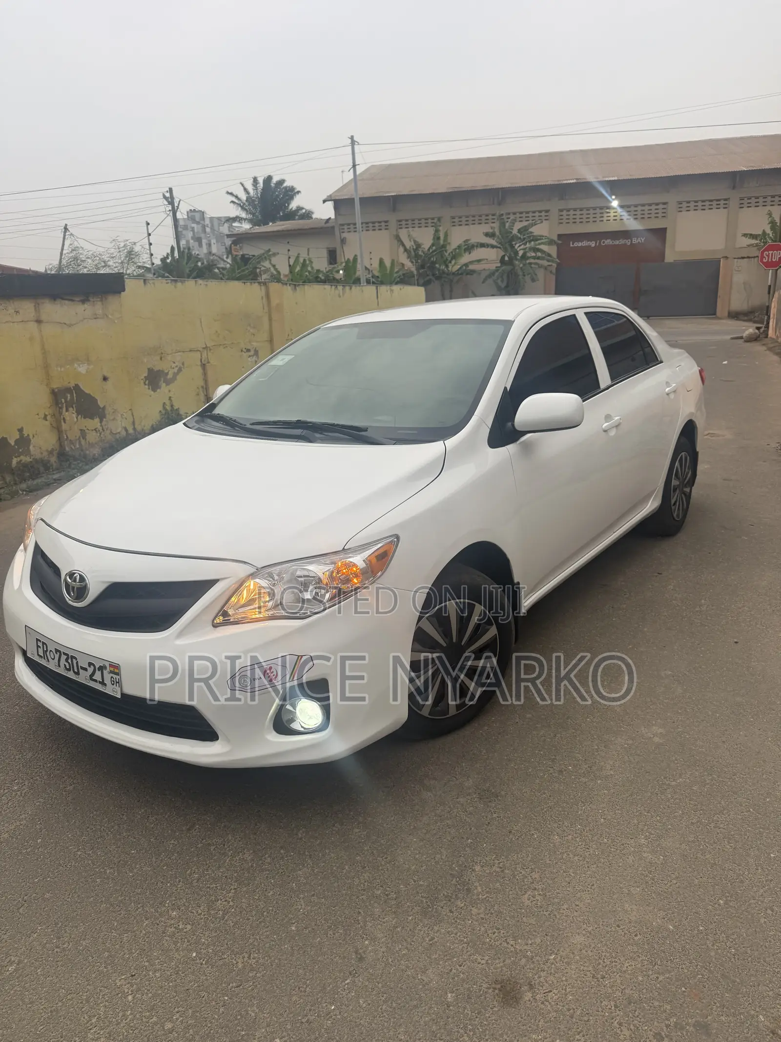 Toyota Corolla LE 4dr Sedan (1.8L 4cyl 4A) 2013 White