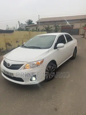 Toyota Corolla LE 4dr Sedan (1.8L 4cyl 4A) 2013 White
