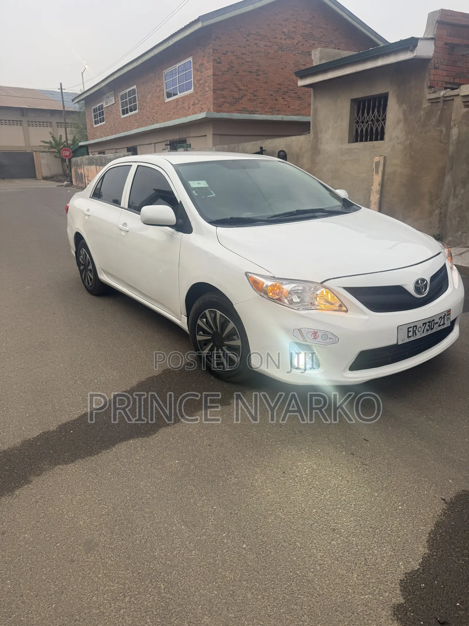 Toyota Corolla LE 4dr Sedan (1.8L 4cyl 4A) 2013 White
