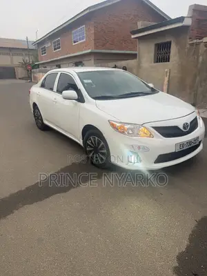 Toyota Corolla LE 4dr Sedan (1.8L 4cyl 4A) 2013 White
