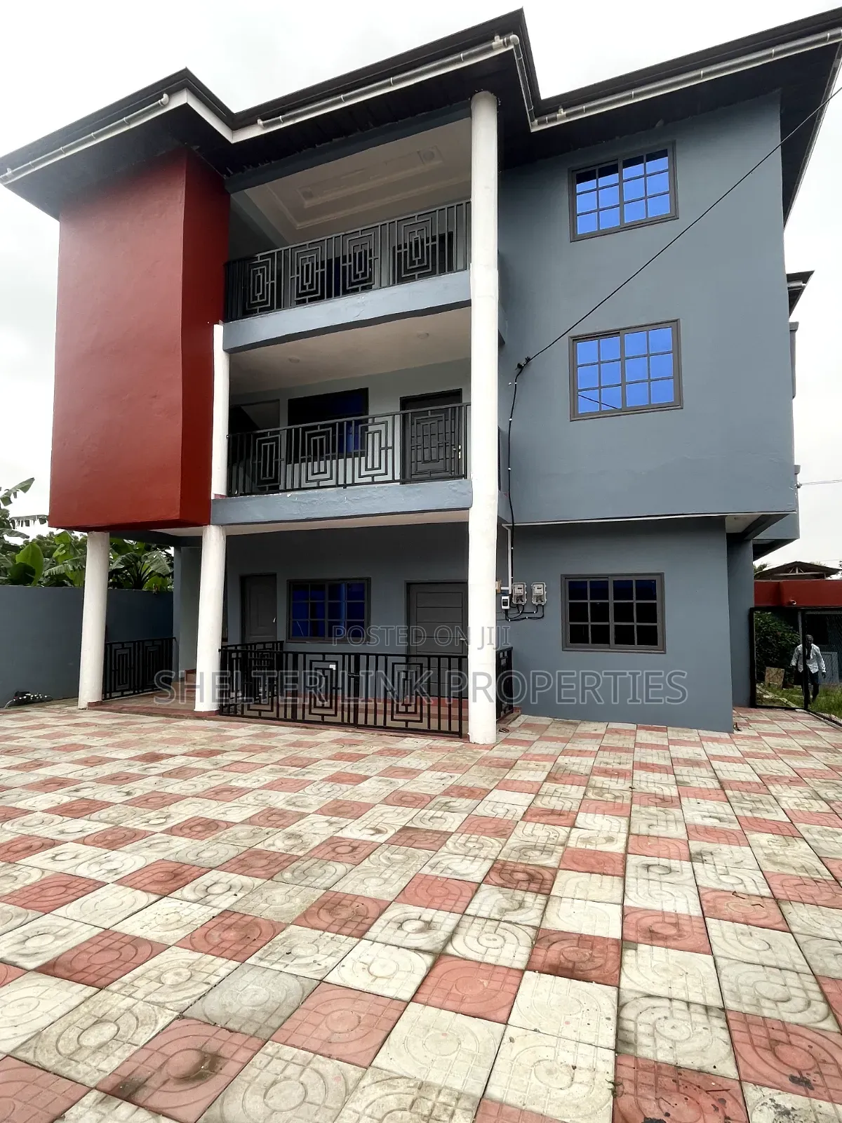 2bdrm Apartment in Dansoman, Round About for rent