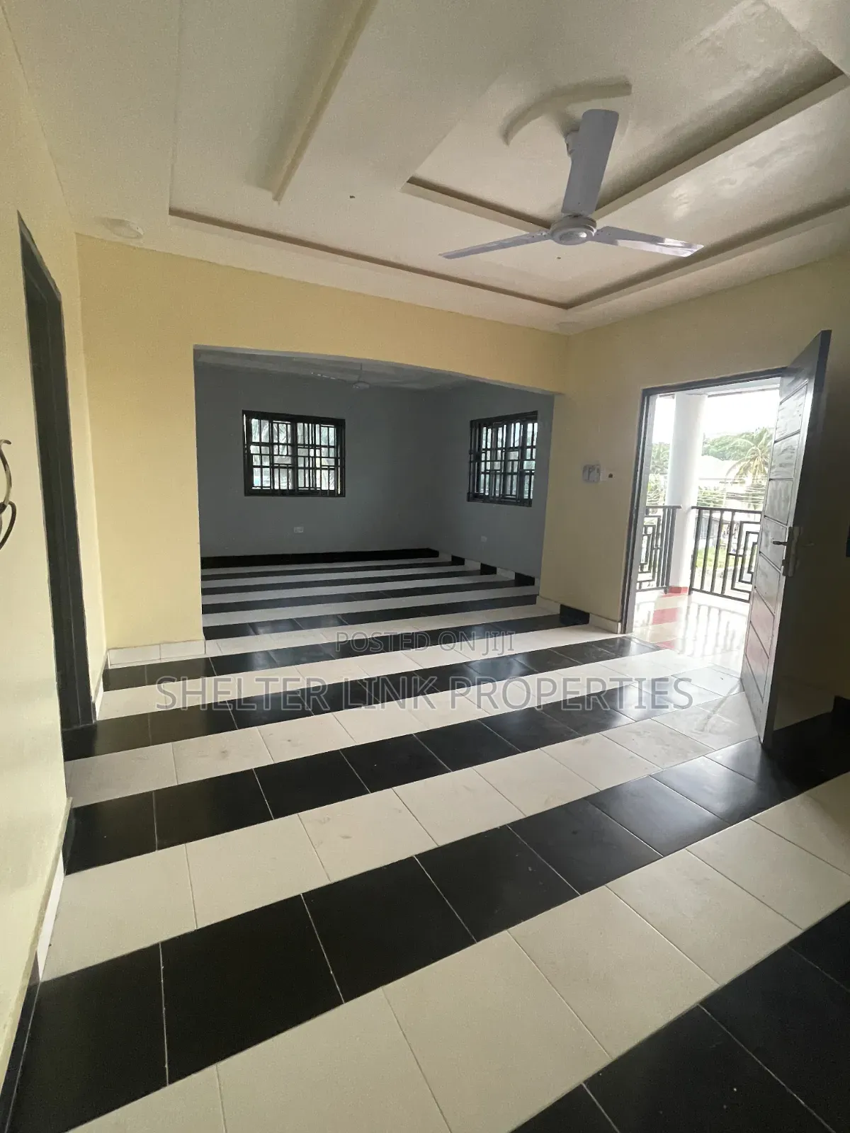 2bdrm Apartment in Dansoman, Round About for rent