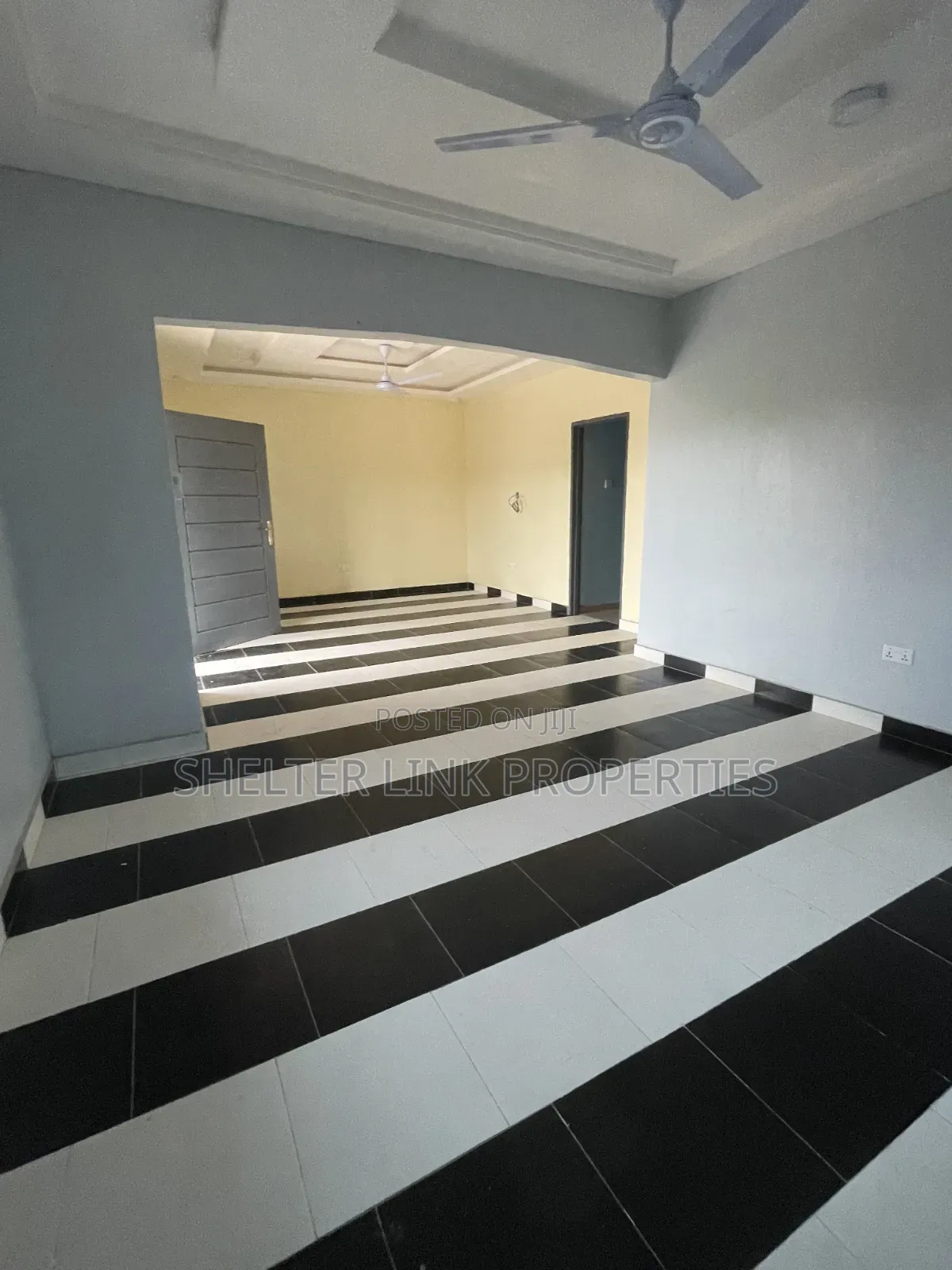 2bdrm Apartment in Dansoman, Round About for rent