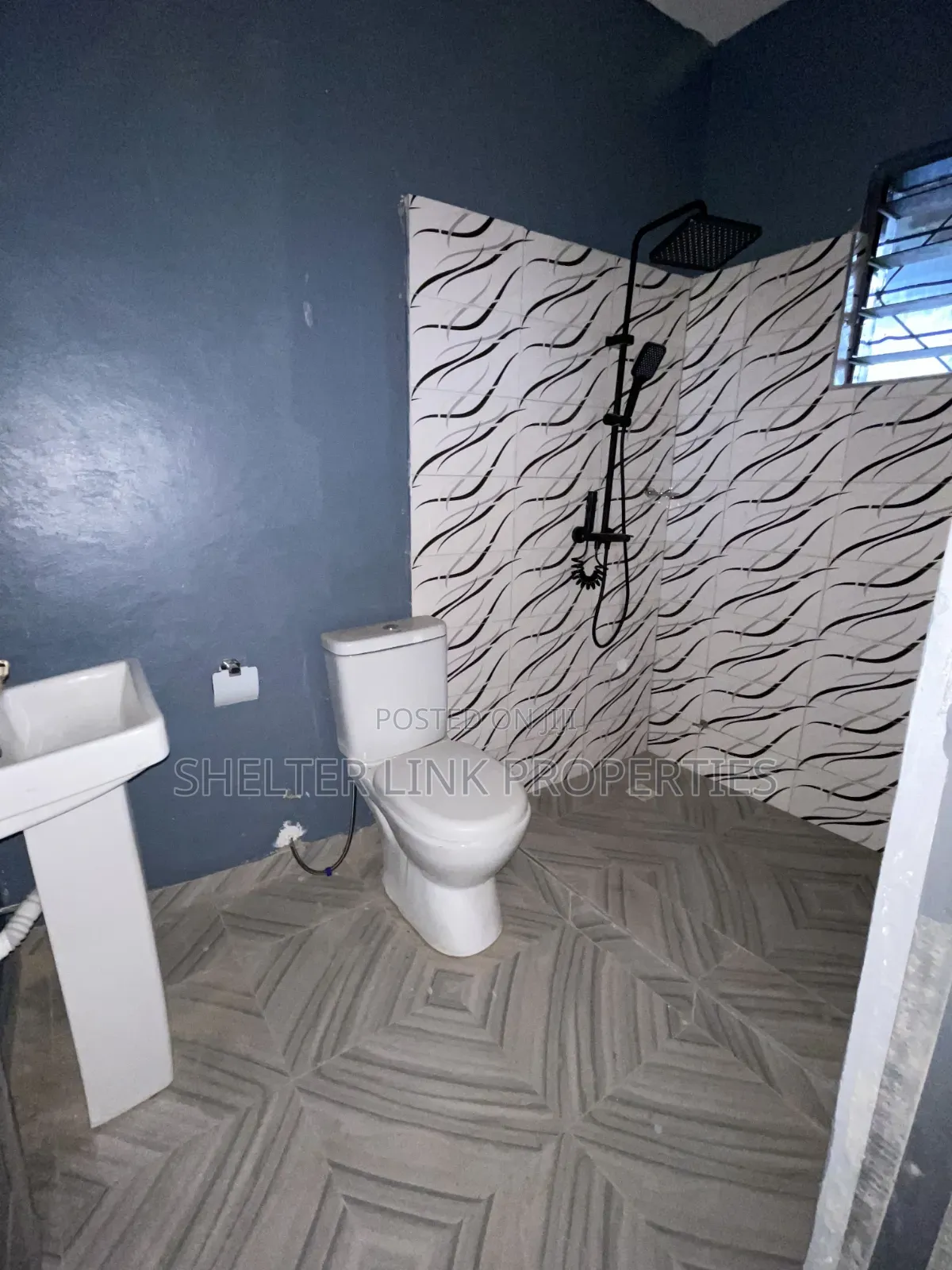 2bdrm Apartment in Dansoman, Round About for rent