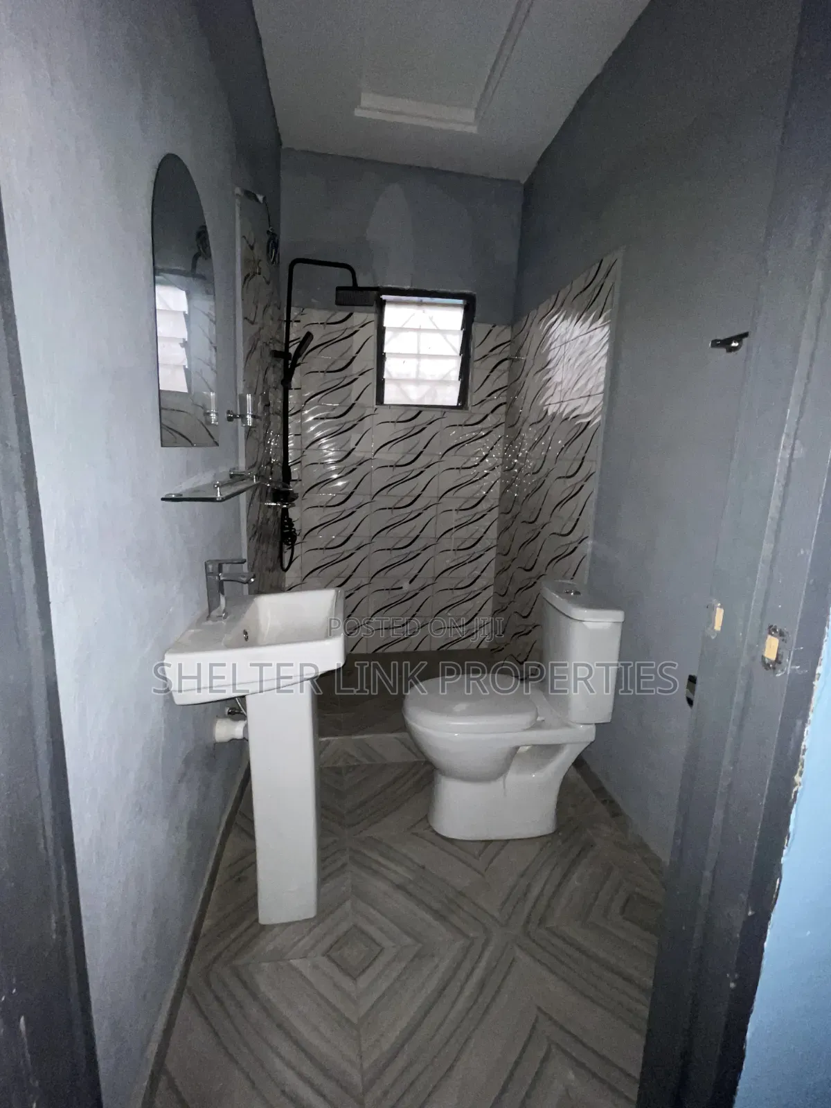 2bdrm Apartment in Dansoman, Round About for rent