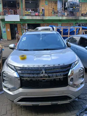 2022 Mitsubishi Outlander Windscreen Available