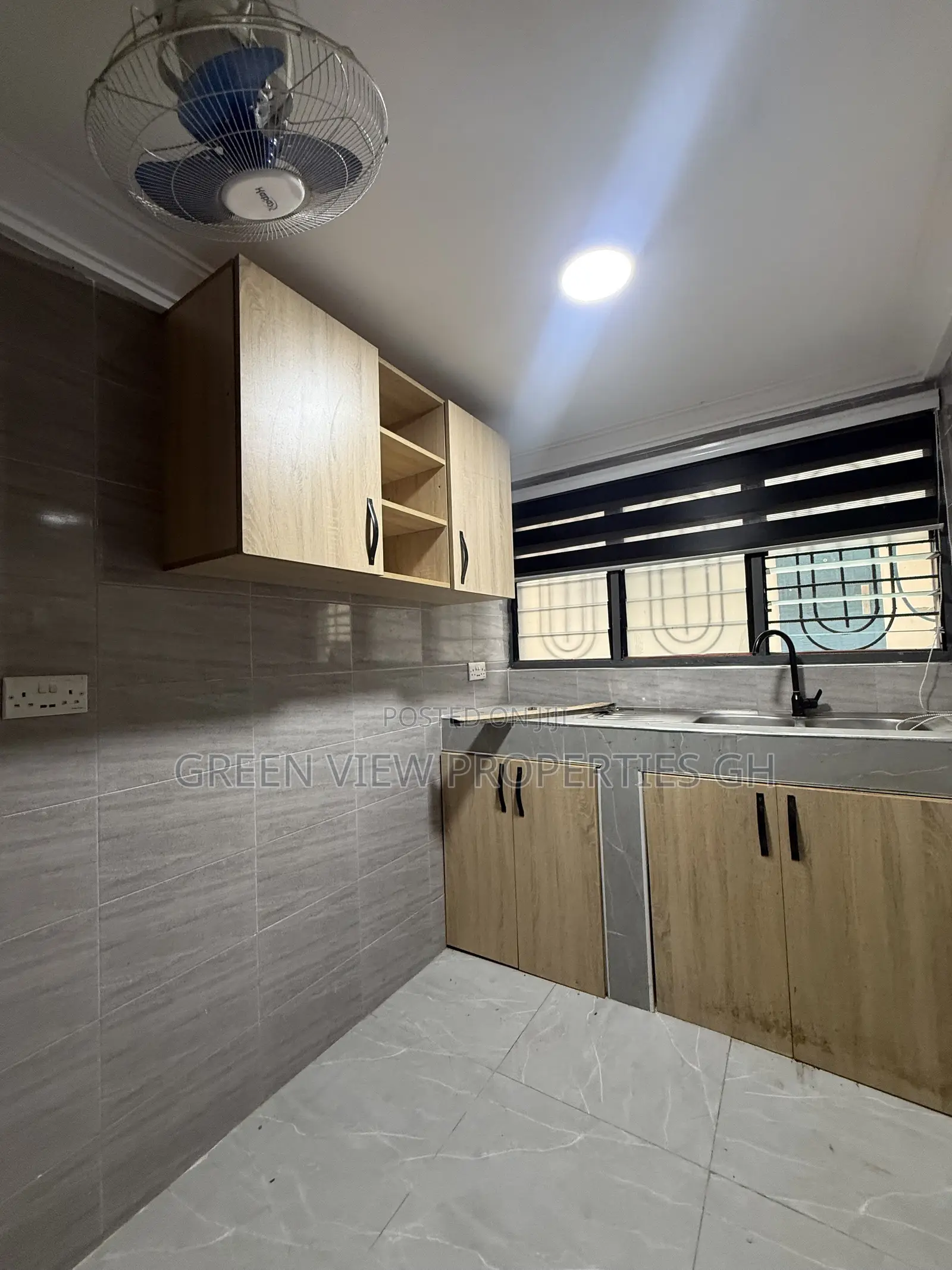 2bdrm Apartment in West Hills Mall Area for rent