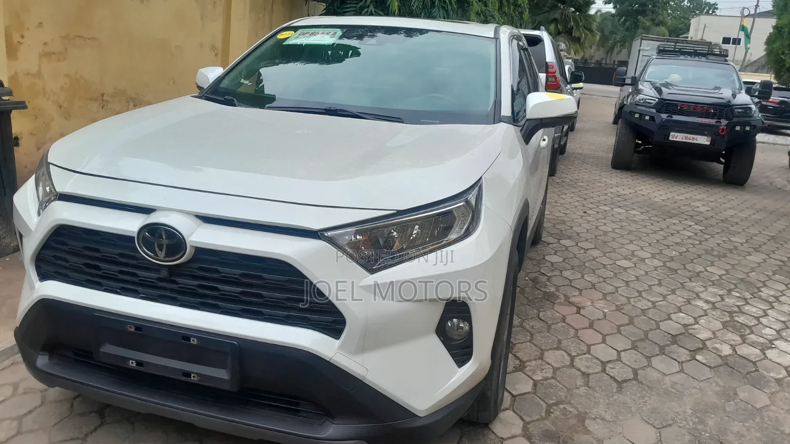 Toyota RAV4 2021 White