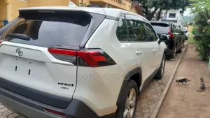 Toyota RAV4 2021 White