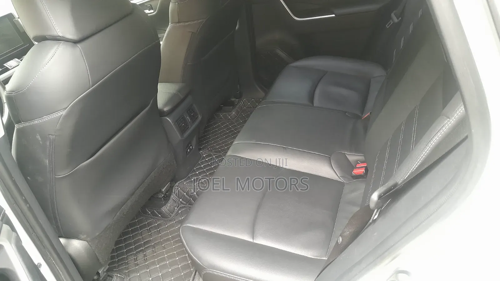Toyota RAV4 2021 White