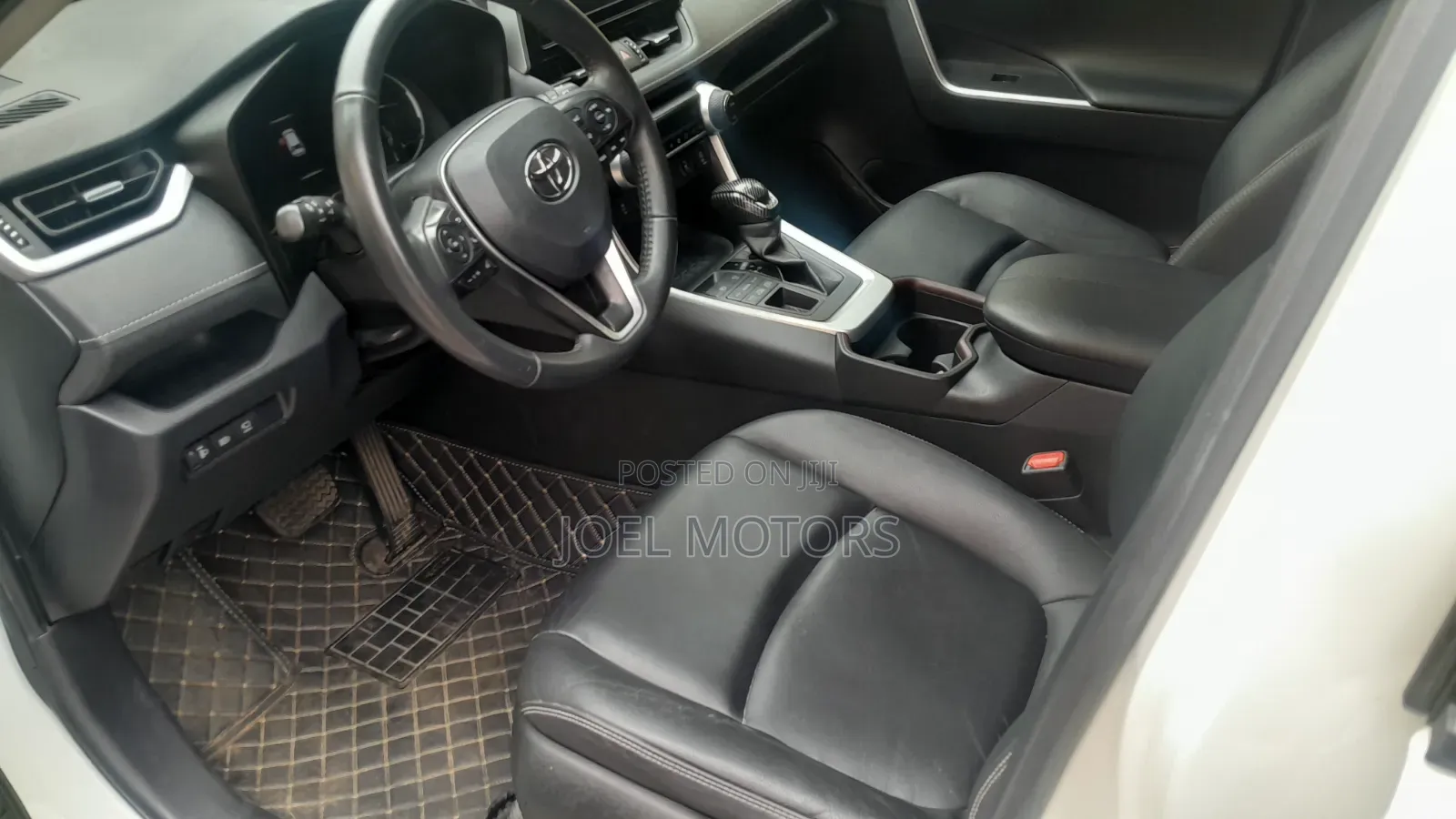 Toyota RAV4 2021 White