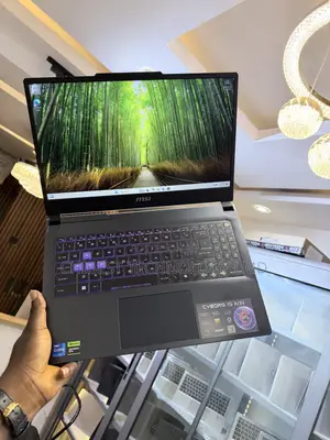 Laptop MSI Cyborg 15 24GB Intel Core i7 SSD 1T