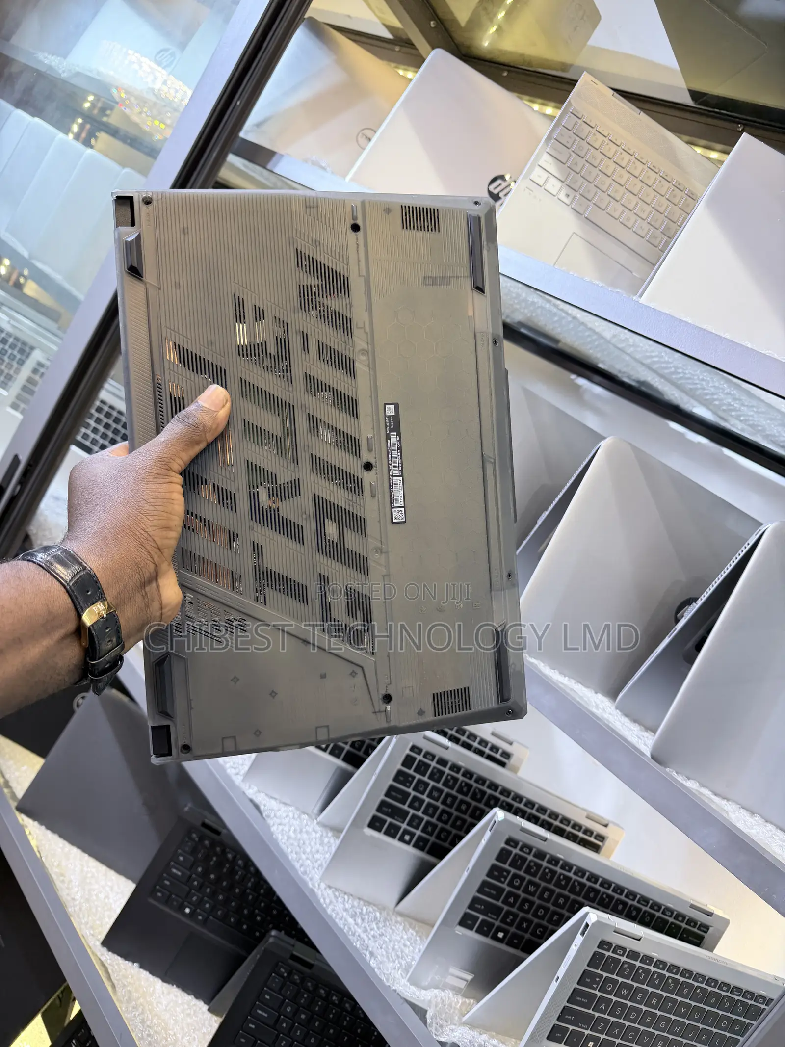 Laptop MSI Cyborg 15 24GB Intel Core i7 SSD 1T