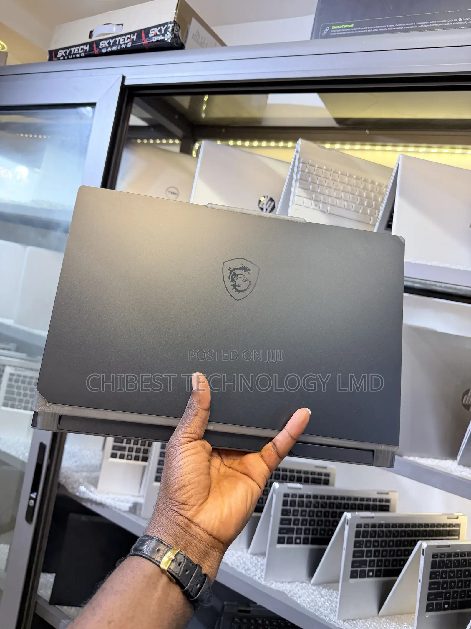 Laptop MSI Cyborg 15 24GB Intel Core i7 SSD 1T