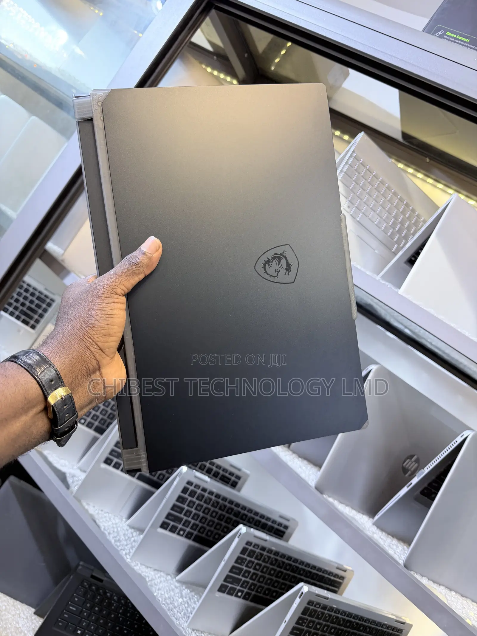 Laptop MSI Cyborg 15 24GB Intel Core i7 SSD 1T
