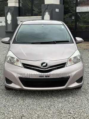 Toyota Vitz 1.3 FWD 5dr 2012 Gray