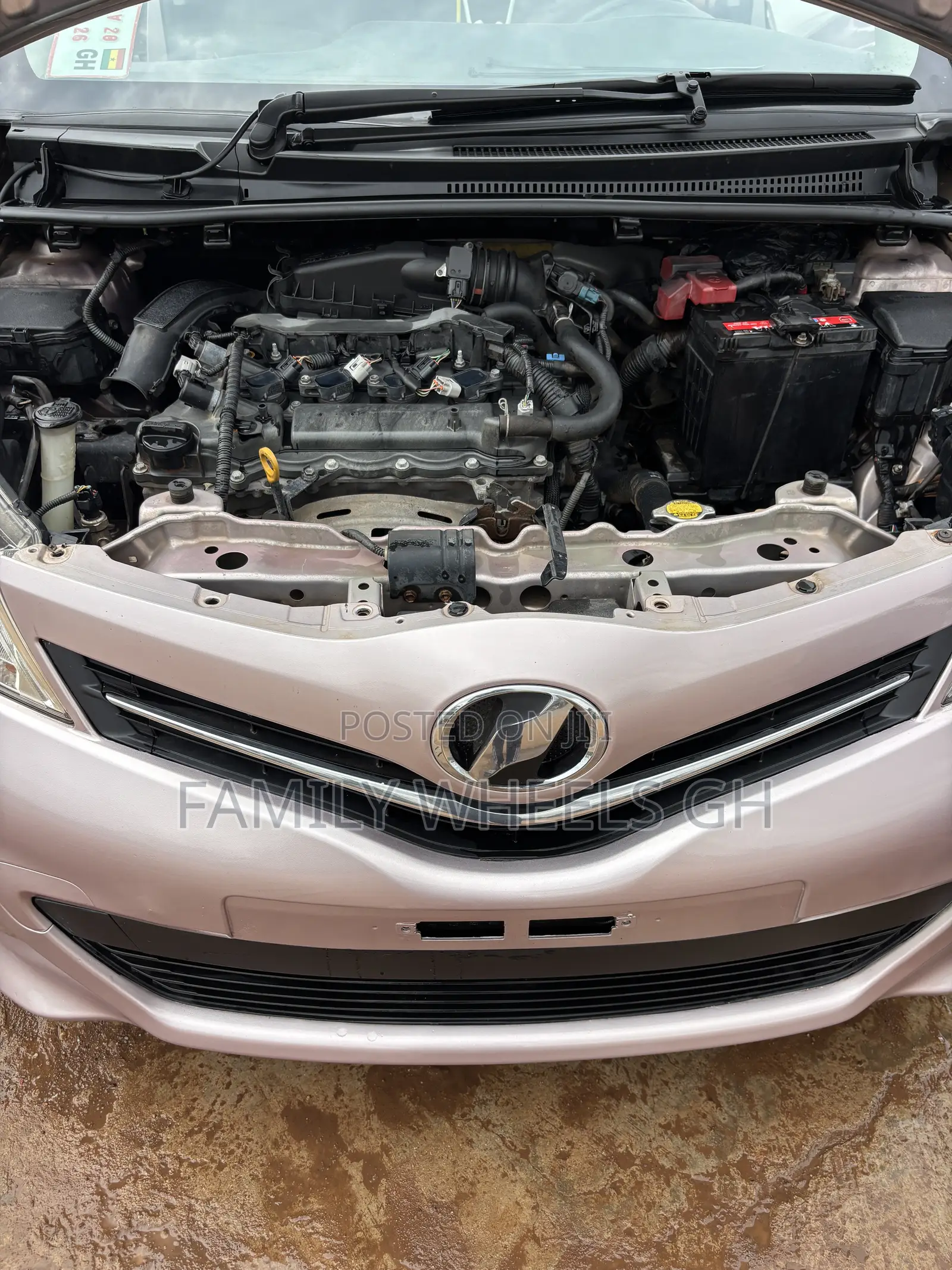 Toyota Vitz 1.3 FWD 5dr 2012 Gray