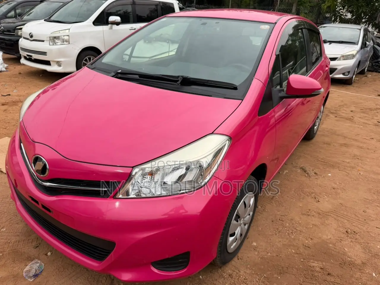 Toyota Vitz 1.3 FWD 5dr 2012 Pink