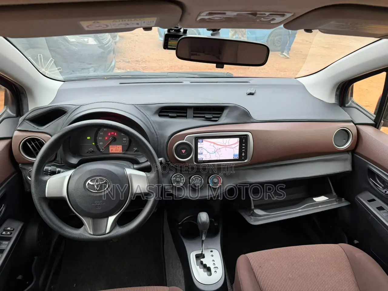 Toyota Vitz 1.3 FWD 5dr 2012 Pink