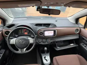 Toyota Vitz 1.3 FWD 5dr 2012 Pink
