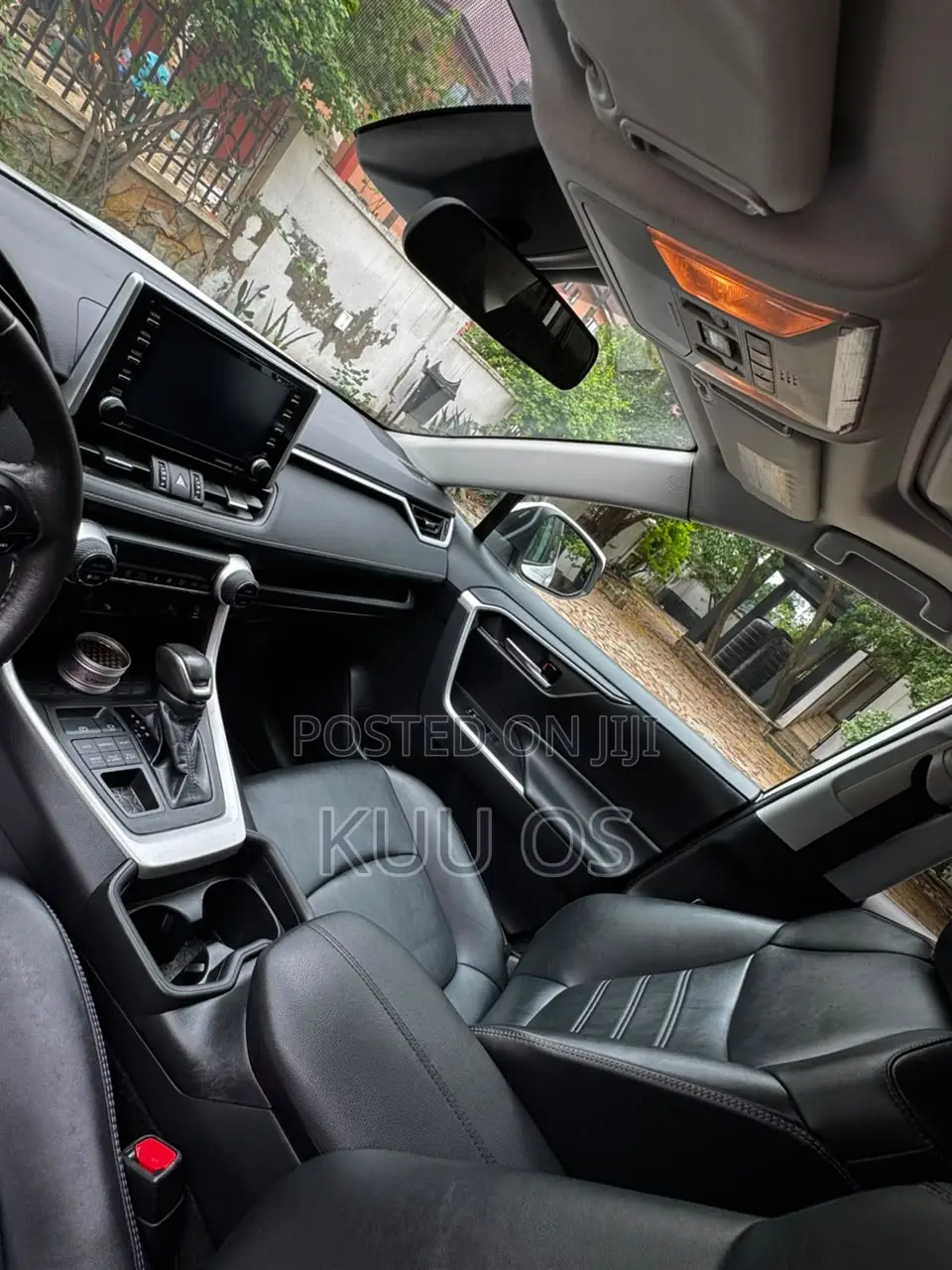 Toyota RAV4 XLE 2021 White