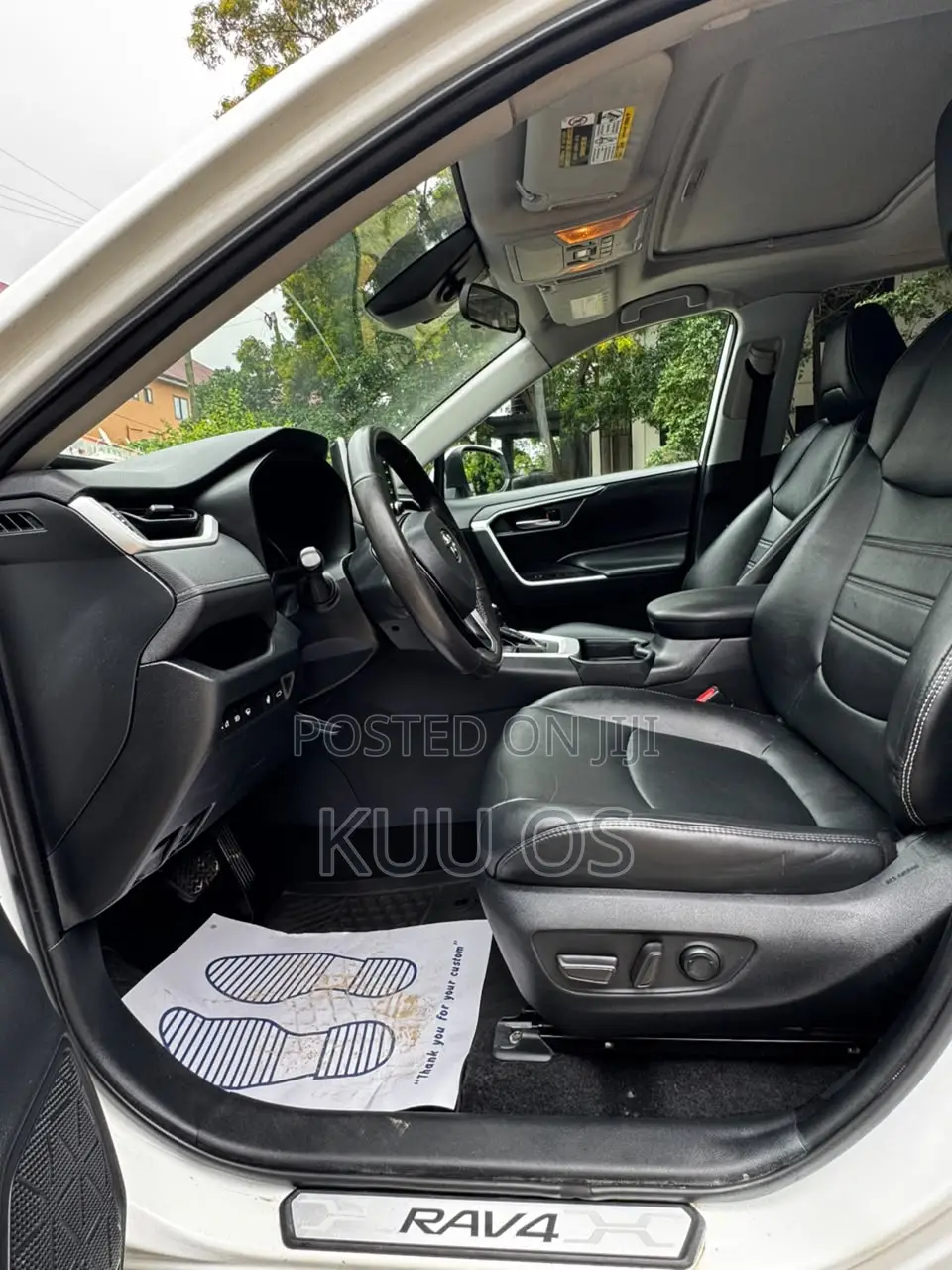 Toyota RAV4 XLE 2021 White