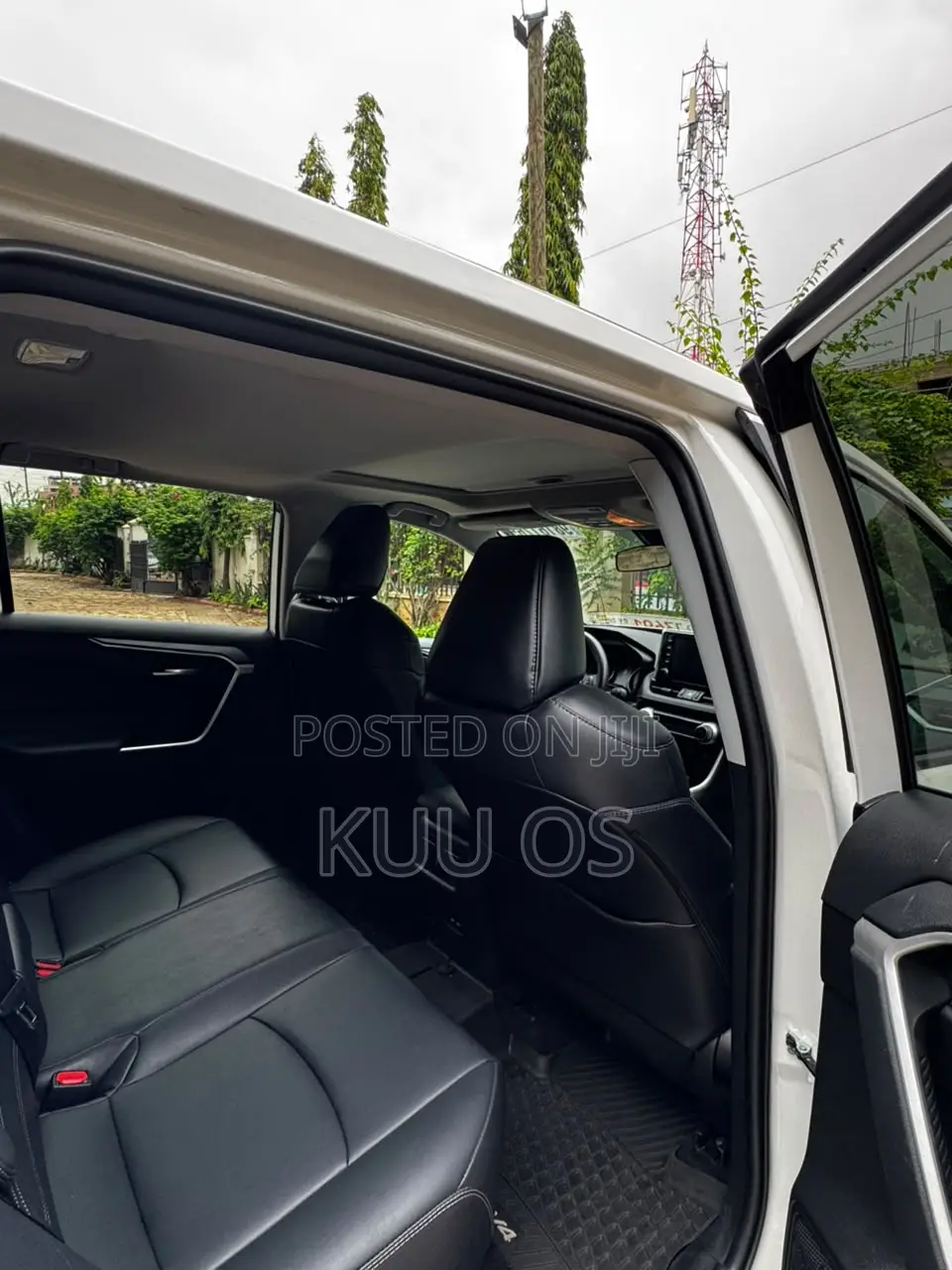 Toyota RAV4 XLE 2021 White